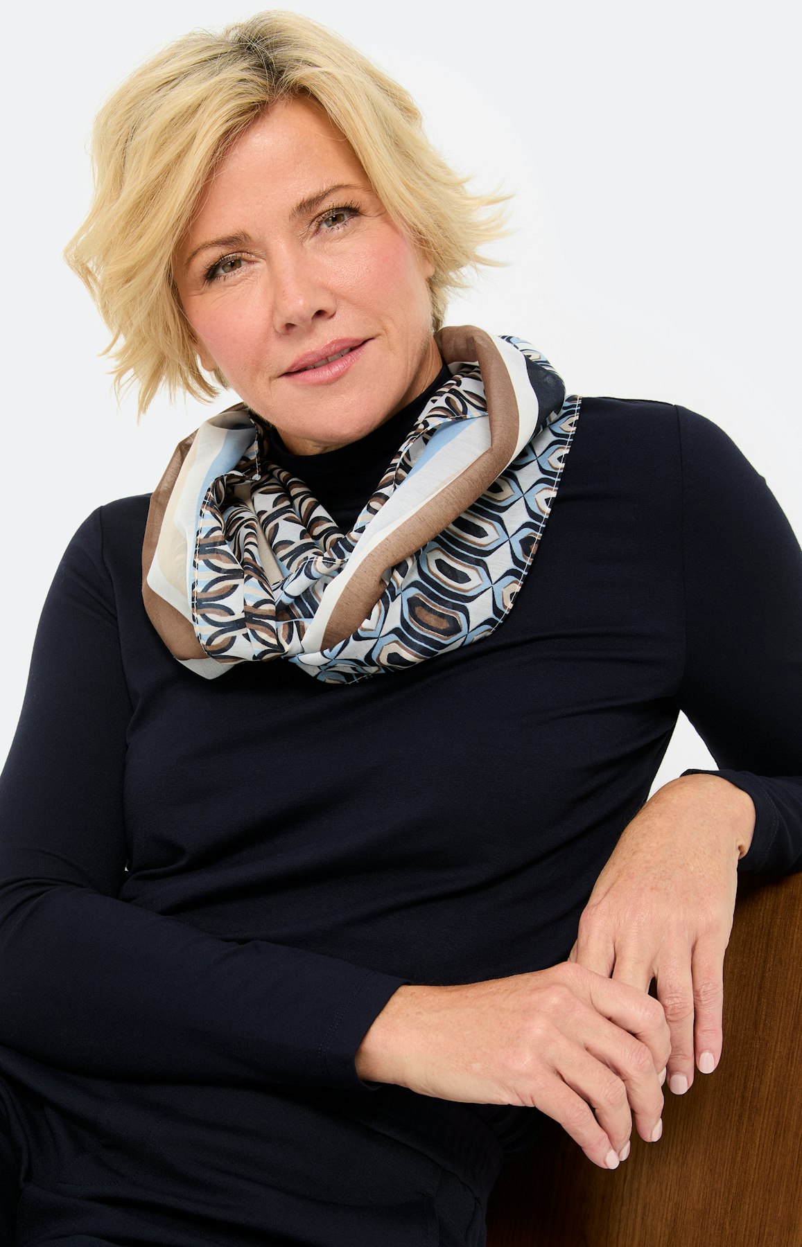 Colsjaal met print all-over, marine