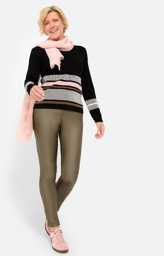 Luxueuze materialen, zacht glanzende oppervlakken en moderne snitten combineert tot een look
 Inspiratie uit de collectie "Golden Glam"
