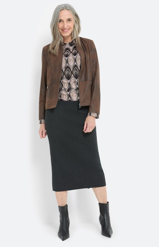 Luxueuze materialen, zacht glanzende oppervlakken en moderne snitten combineert tot een look
 Inspiratie uit de collectie "Golden Glam"
