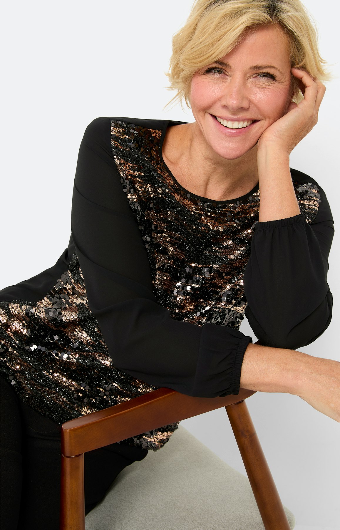 Blouse met paillettenbeleg, zwart