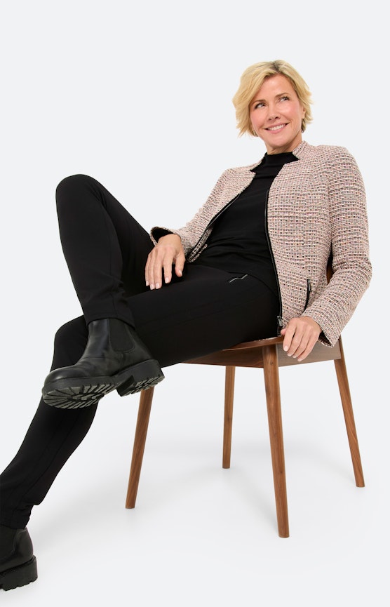 Luxueuze materialen, zacht glanzende oppervlakken en moderne snitten combineert tot een look
 Inspiratie uit de collectie "Golden Glam"
