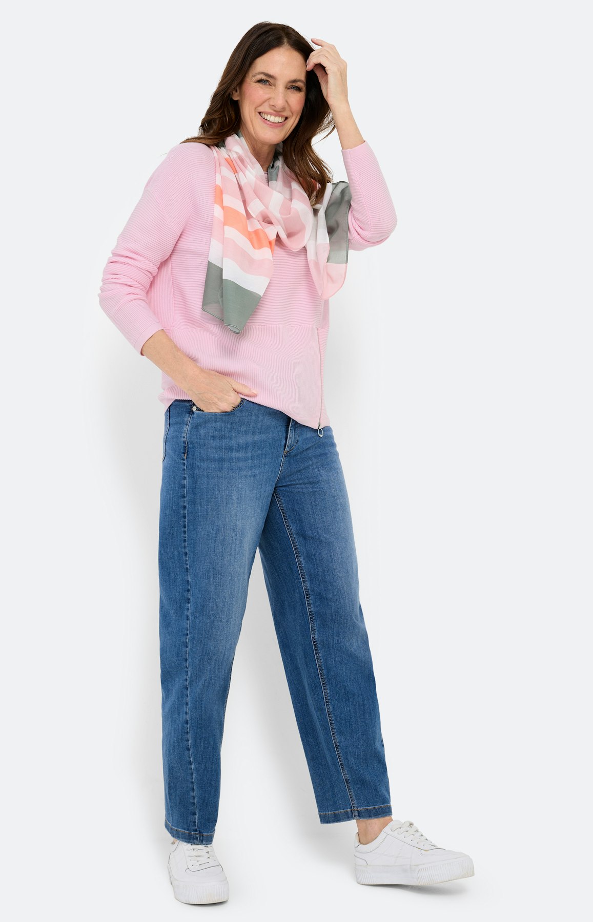 Gebreide trui met een rits, lichtroze