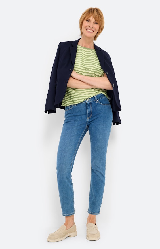 Moderne damesmode voor de lente
 Inspiratie uit de collectie "Spring Motion"
