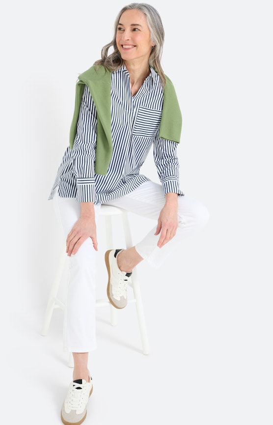 Moderne damesmode voor de lente
 Inspiratie uit de collectie "Spring Motion"
