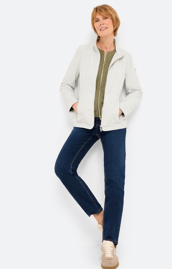 Moderne damesmode voor de lente
 Inspiratie uit de collectie "Spring Motion"
