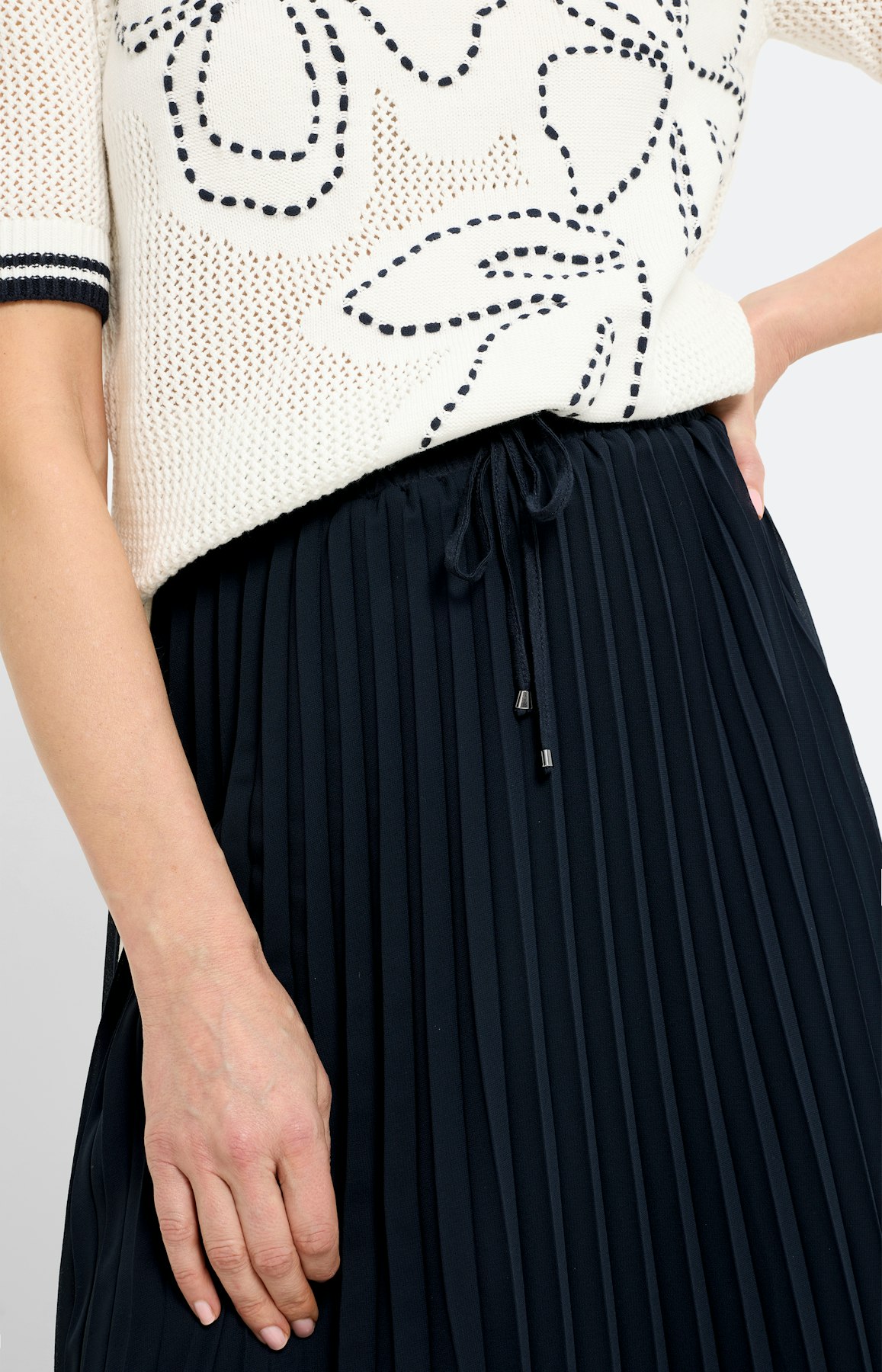 Midirok met plisséplooien, navy