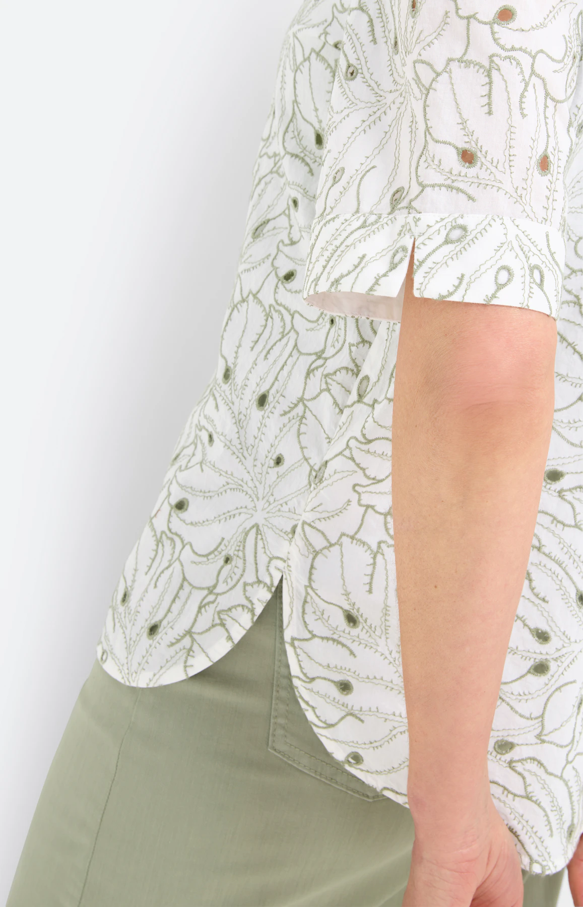 Overhemdblouse met ajourborduursel, wit