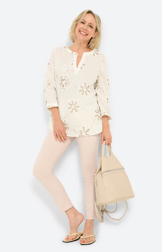 Vrouwelijke stijlen in natuurlijke kleuren
 Inspiratie uit de collectie "Soft Blossom"
