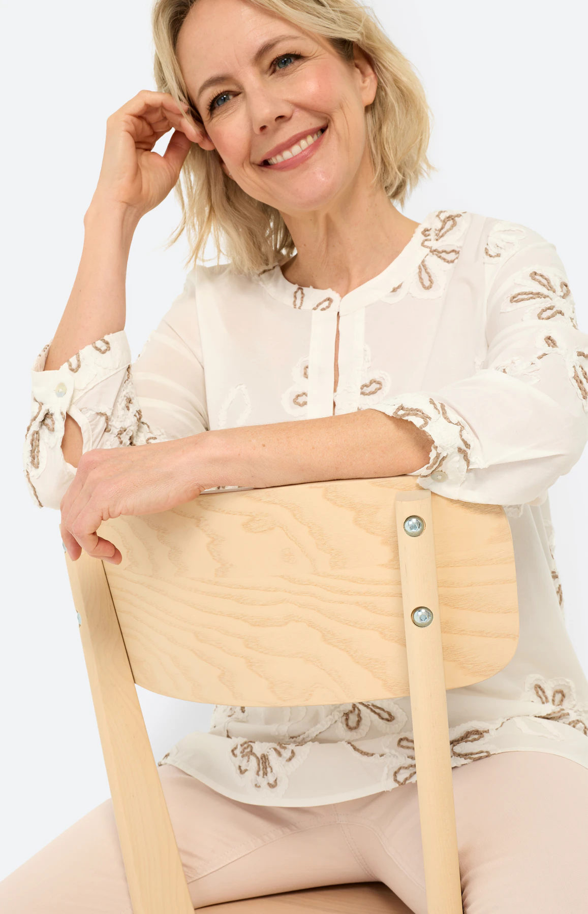 Blouse met koordborduursel, wit