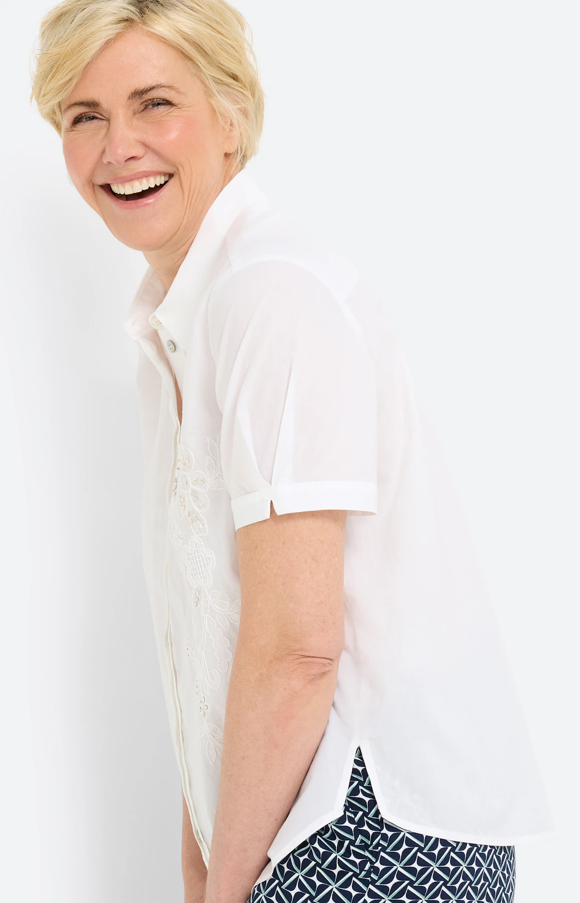 Bluse mit Lochstickerei, weiß