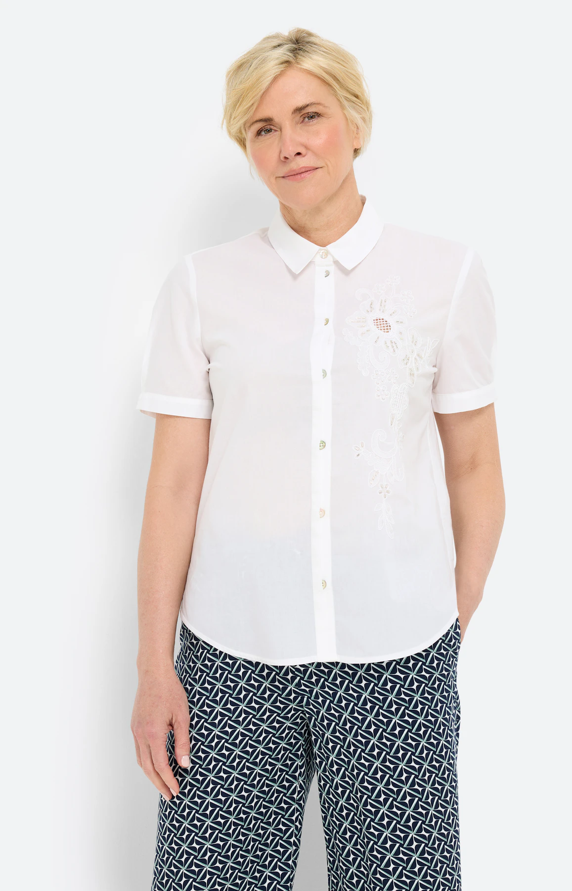 Bluse mit Lochstickerei, weiß
