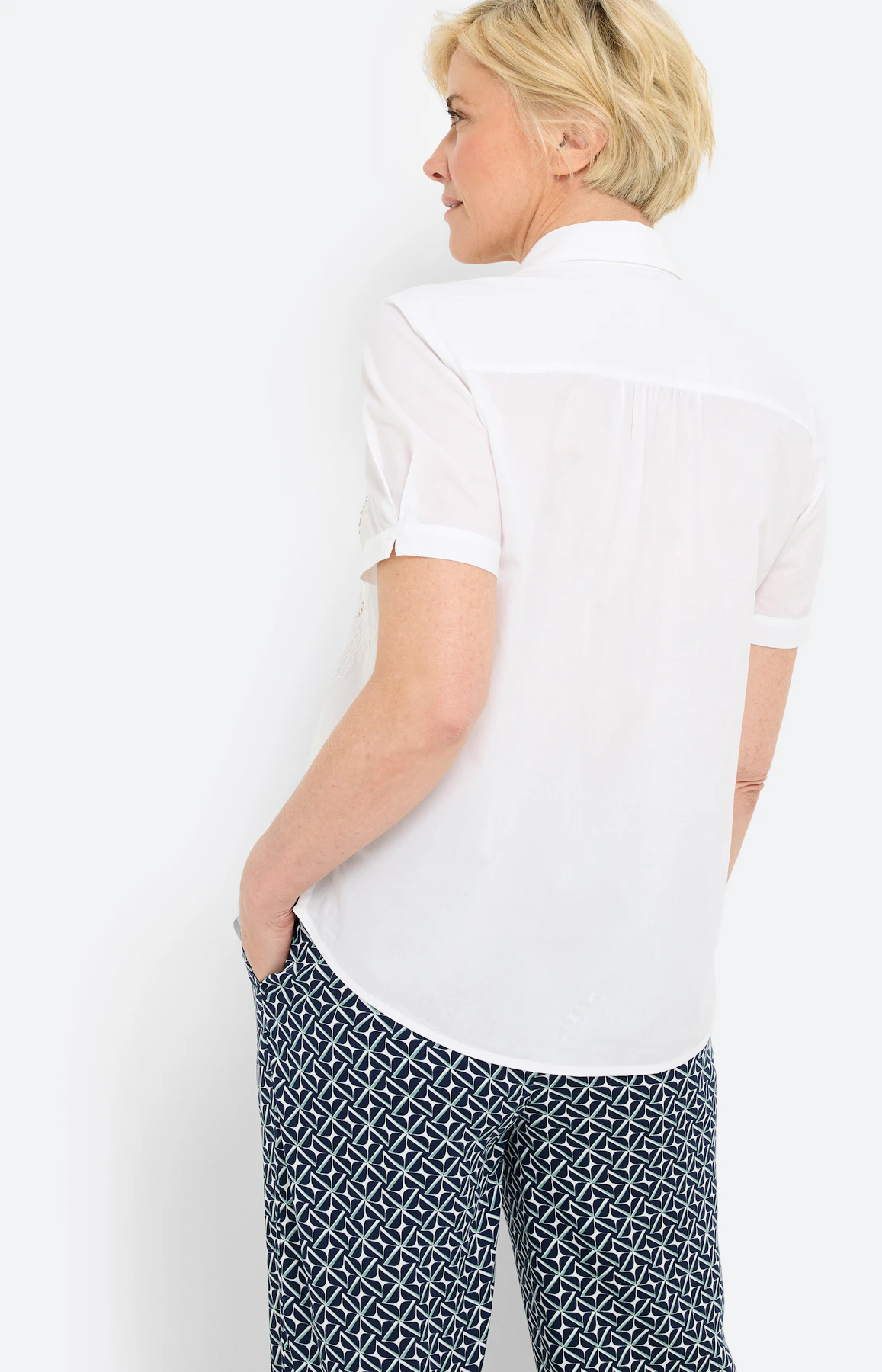 Bluse mit Lochstickerei, weiß