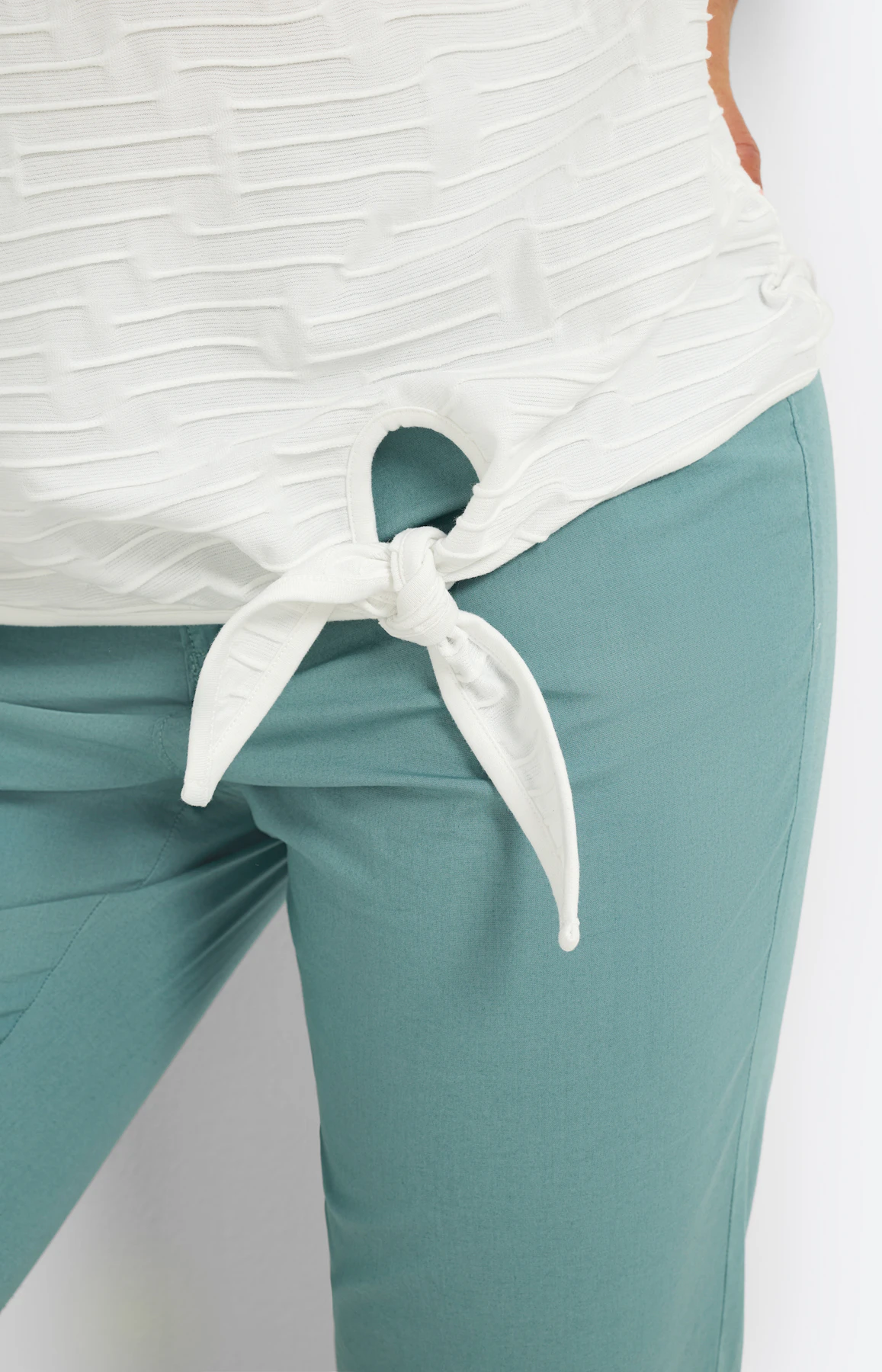 T-shirt met knoop in de zoom, wit