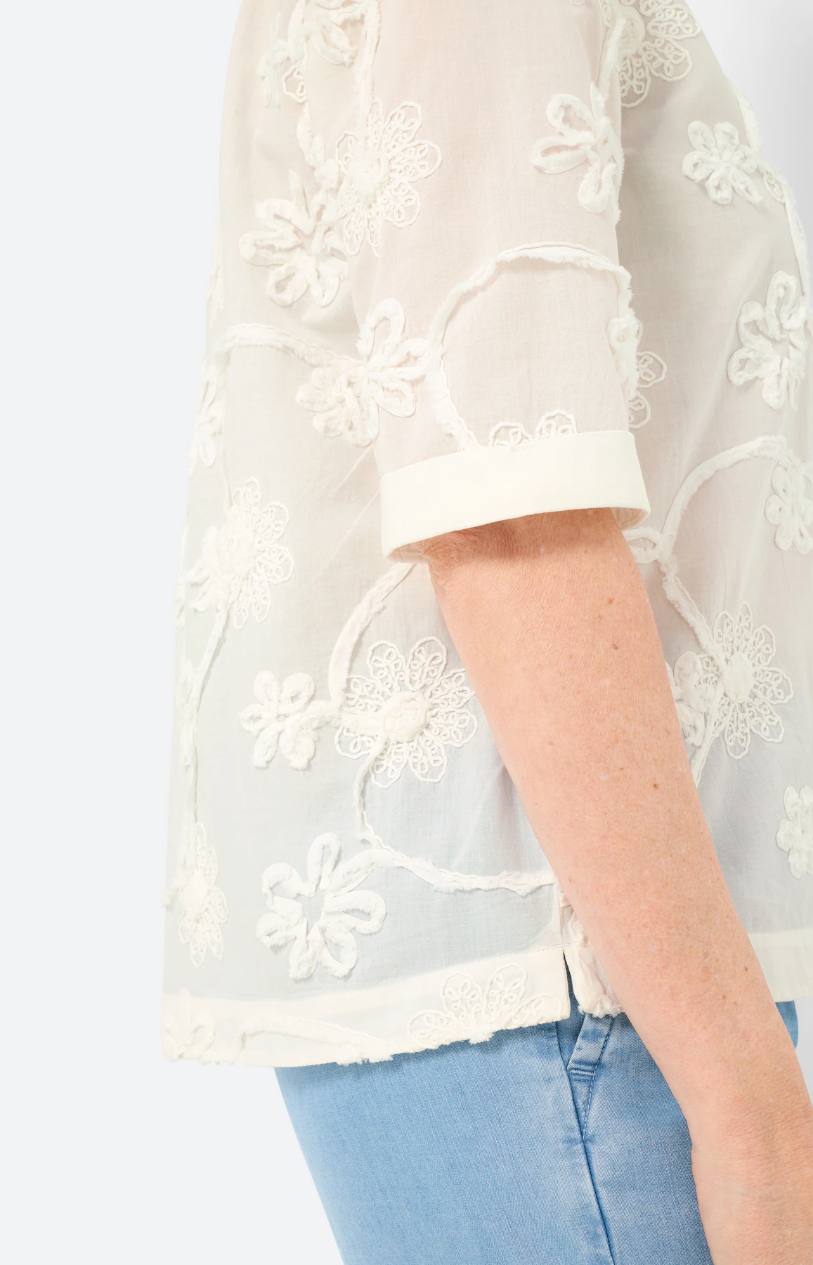 Bluse mit Blumen-Applikationen, weiß