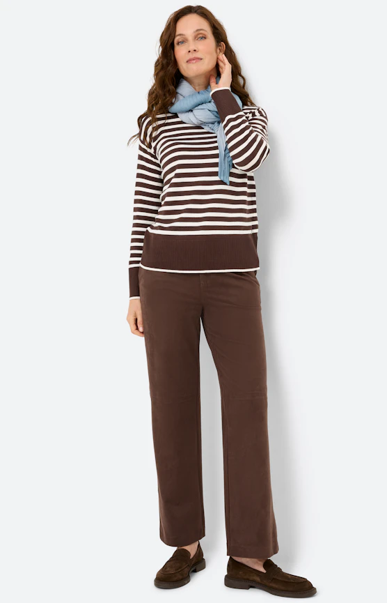 Stijlvolle ruitjes, bloemenprints, zachte corduroy en verfijnde details van suède
 Inspiratie uit de collectie "Brown & Blue Glam"
