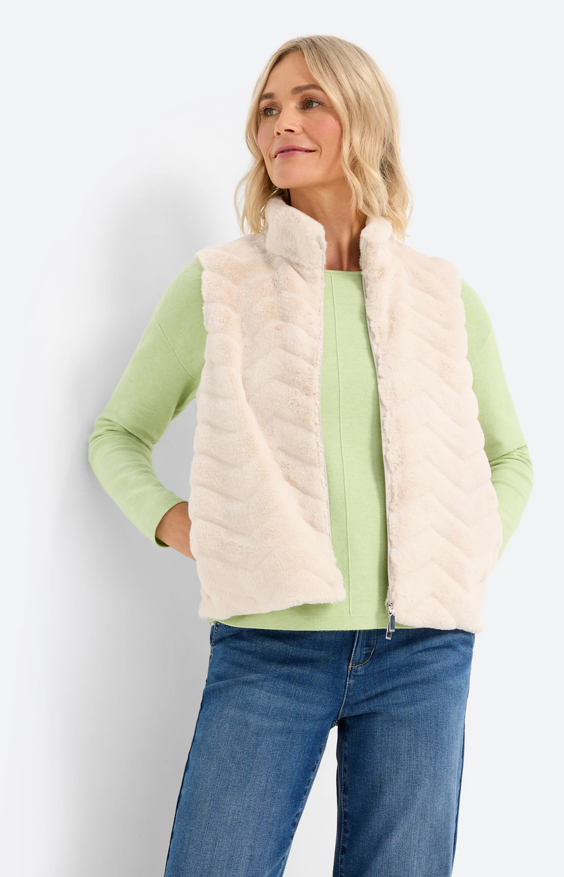 Gilet in vacht-look, beige