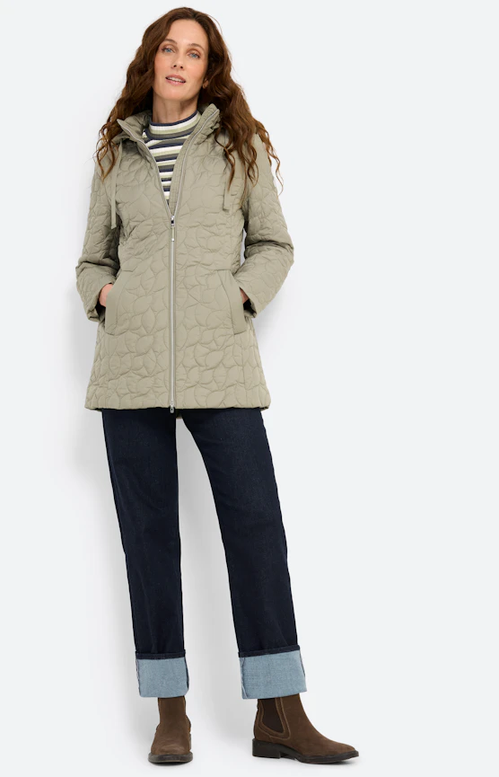 Een collectie met bloemige accenten en moderne laagjeslooks
 Inspiratie uit de collectie "Casual Bloom"
