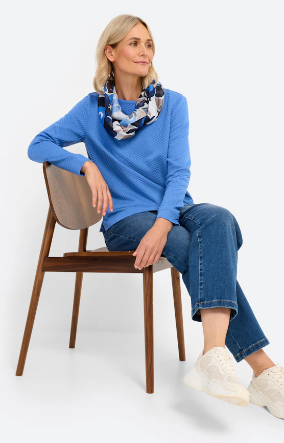 Stijlvolle ruitjes, bloemenprints, zachte corduroy en verfijnde details van suède
 Inspiratie uit de collectie "Brown & Blue Glam"
