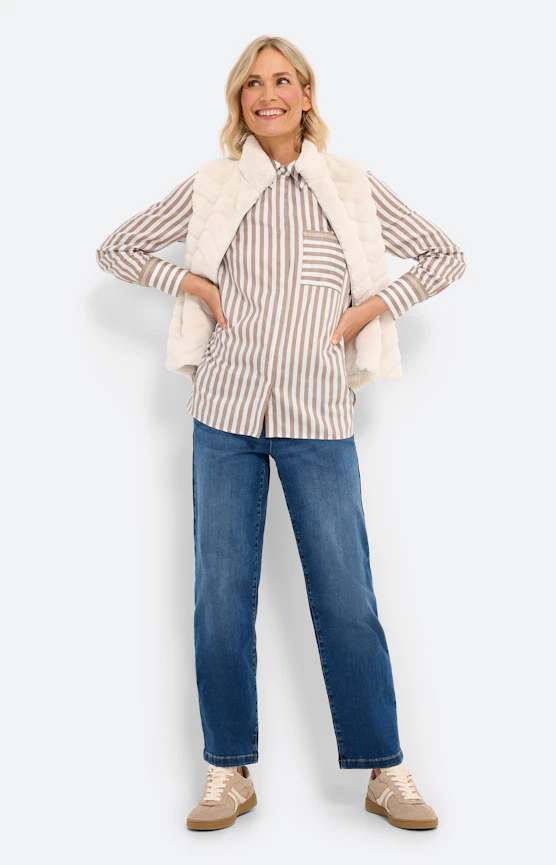 Stijlvolle ruitjes, bloemenprints, zachte corduroy en verfijnde details van suède
 Inspiratie uit de collectie "Brown & Blue Glam"
