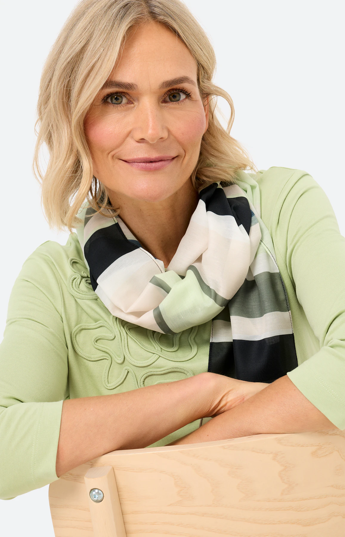 Shirt met bloemetjesborduursel, pistache
