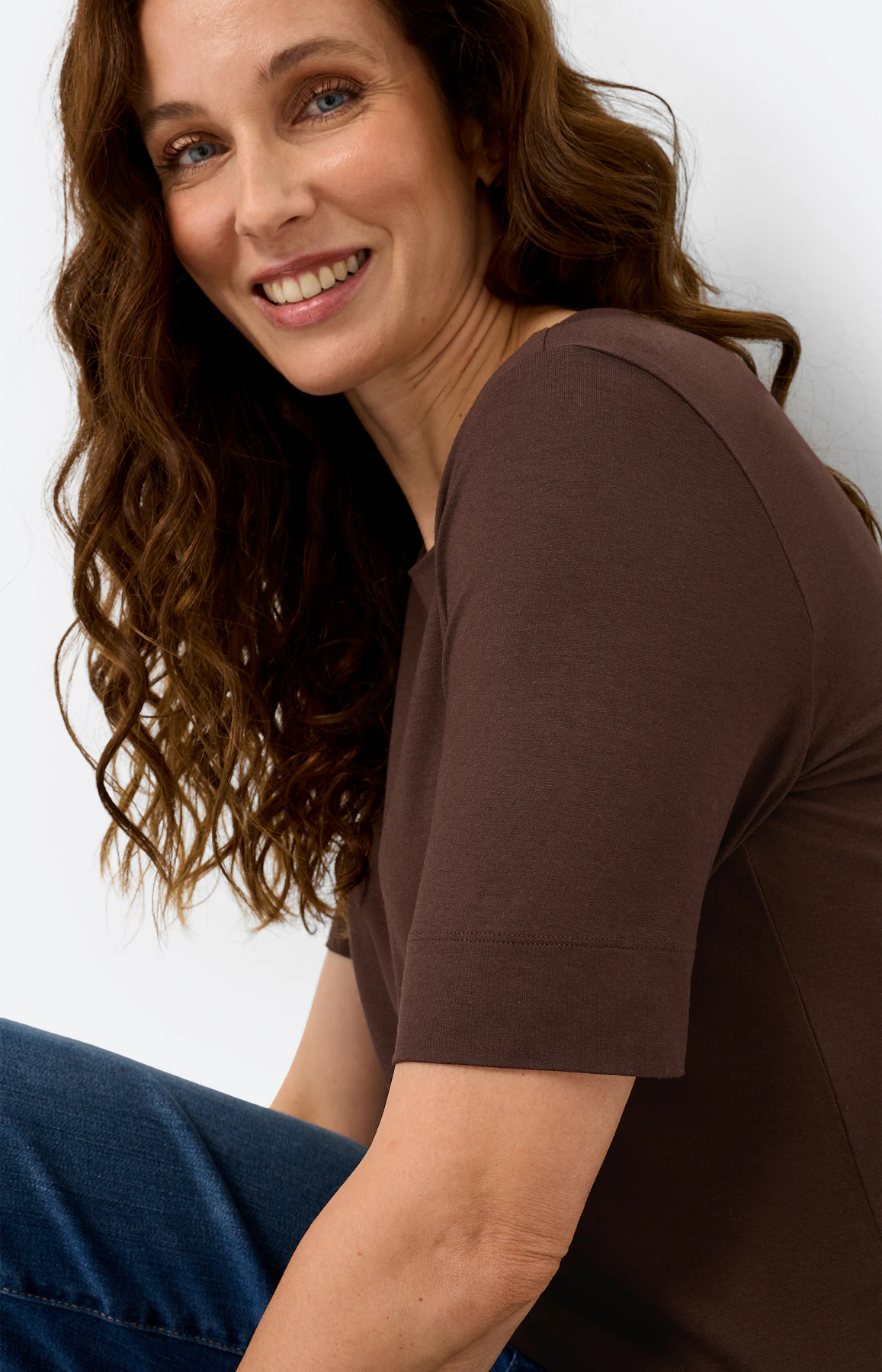 T-shirt met lichte glans, donkerbruin