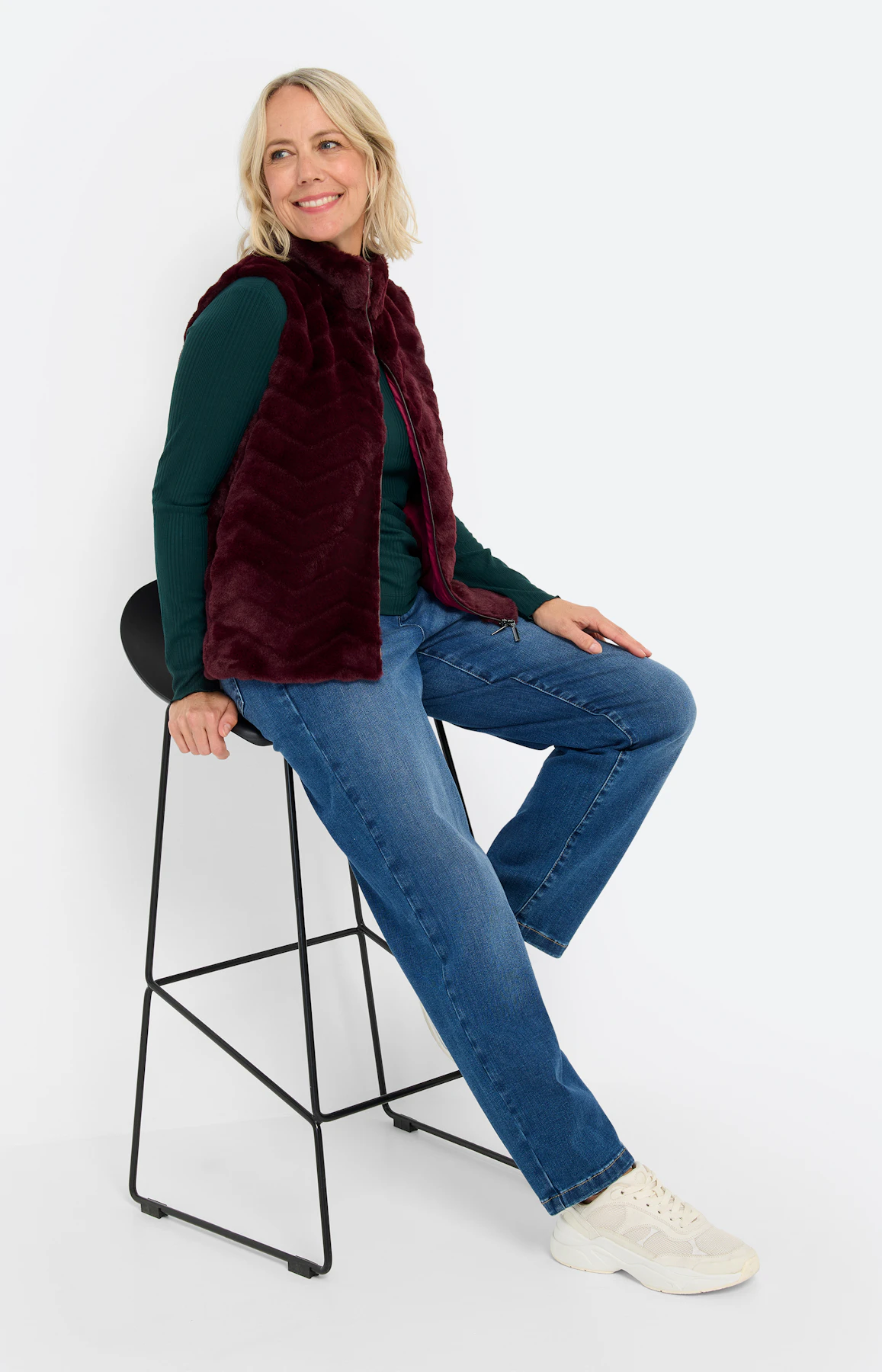 Mouwloos vest in vacht-look, wijnrood