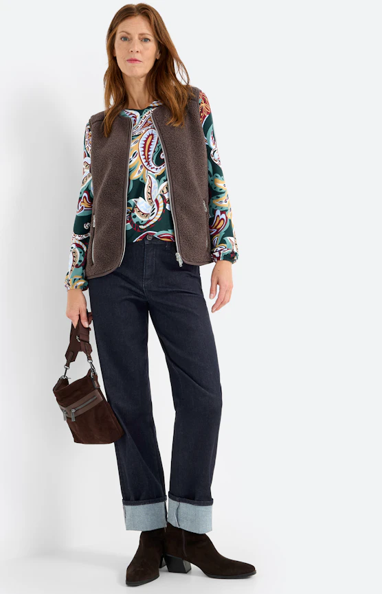 Moderne combinaties van grafische prints, gestructureerde stoffen en vrouwelijke details
 Inspiratie uit de collectie "Autumn Glow"
